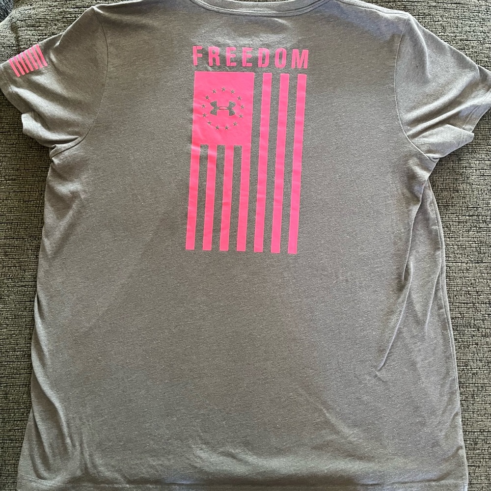 Woman’s UA freedom flag tee